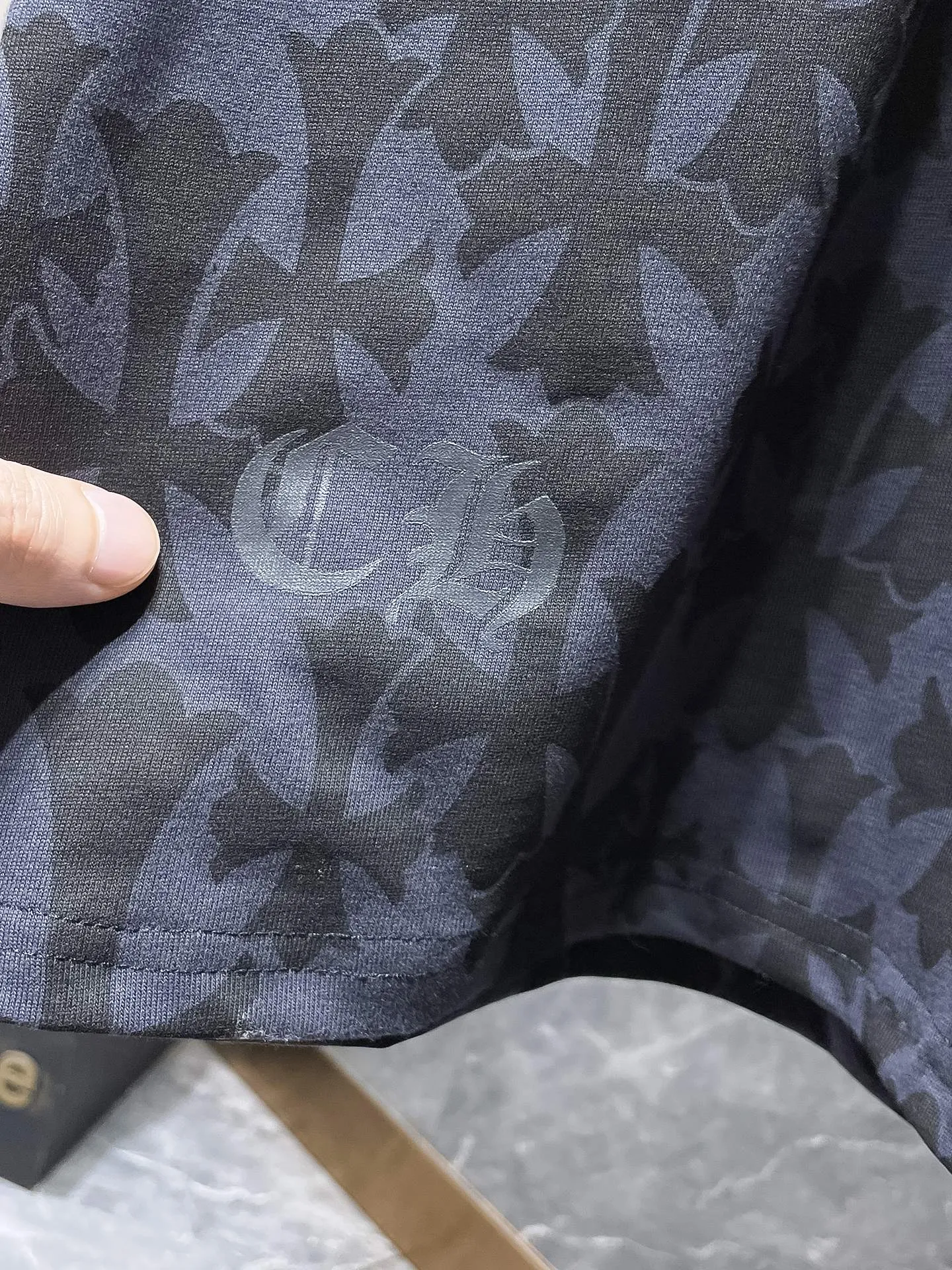 P150 New Chrome Hearts 25ss for summer. High-weight, environmentally friendly and high-quality top-grade fabric. 275g~270g. Customized version with cross-printed short-sleeves. Counter synchronization. Re-engraved version 1:1. Recommended color: customized version black and gray. Size: S, M, L, XL.